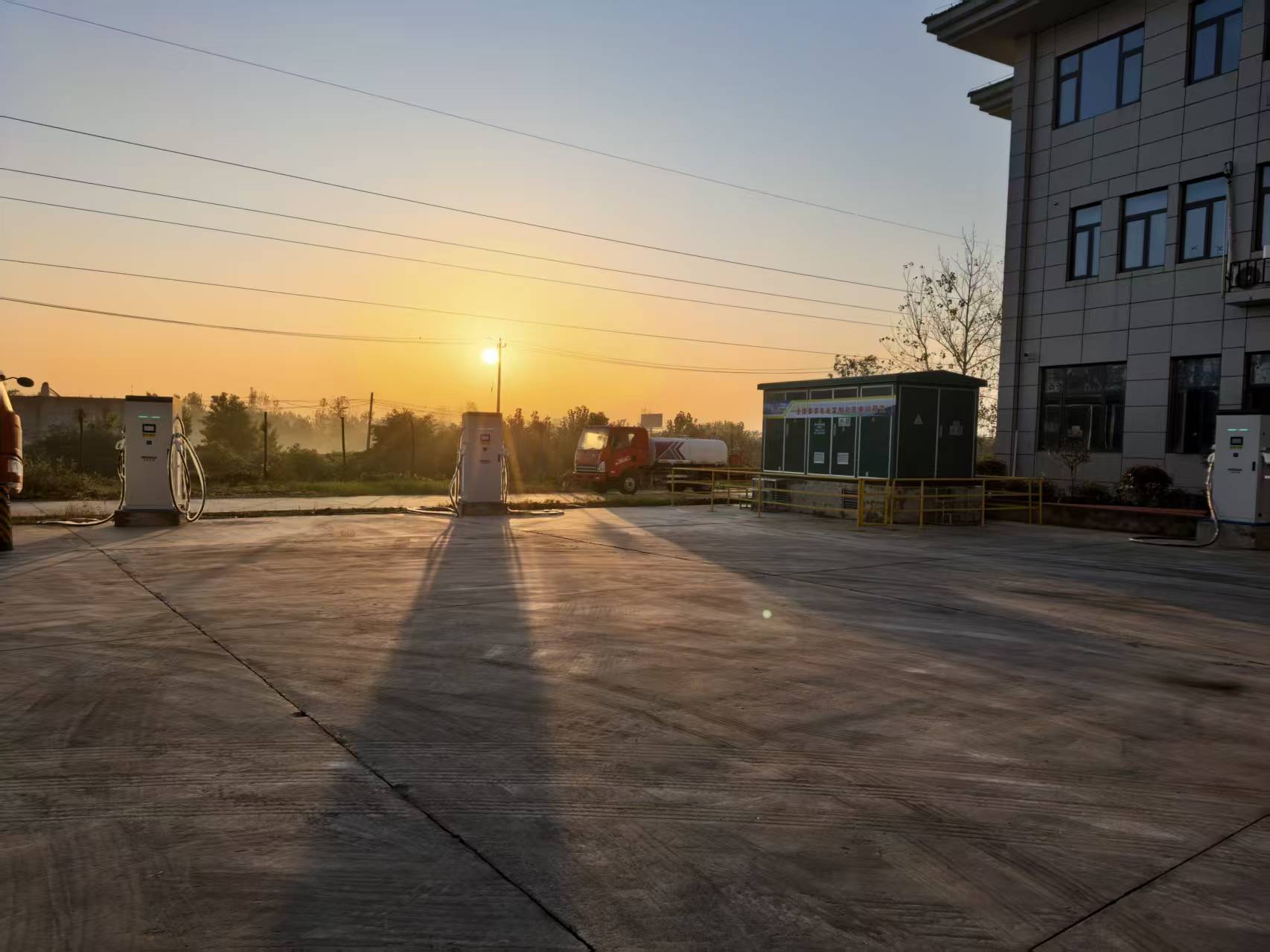 霍邱换电重卡场站1.jpg